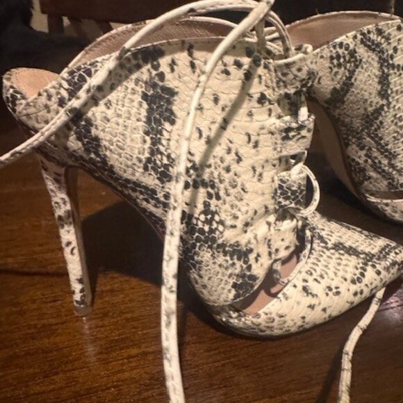 Steve Madden Snakeskin booties - Picture 2 of 8